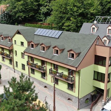 Horsky Hotel Eva Svätý Jur Esterno foto