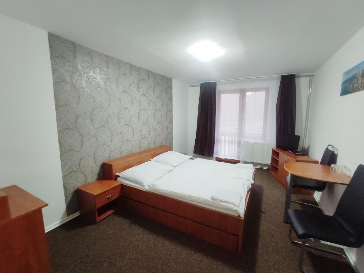 Horsky Hotel Eva Svätý Jur Camera foto