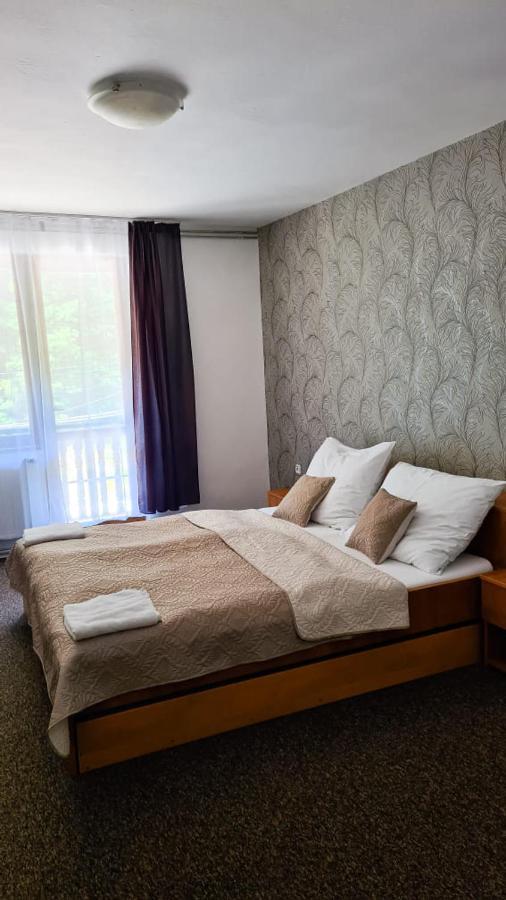 Horsky Hotel Eva Svätý Jur Esterno foto
