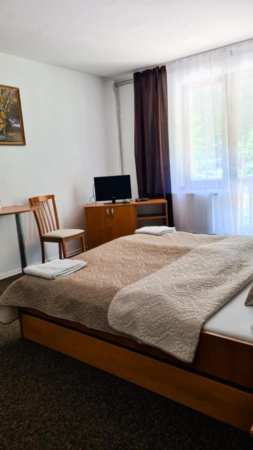 Horsky Hotel Eva Svätý Jur Esterno foto